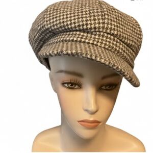 DAVID & YOUNG STYLISH BLACK & WHITE KNITED CABIE HAT. GOOD CONDITION.70’S VIBES